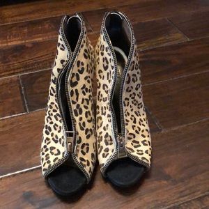 Leopard heels size 6